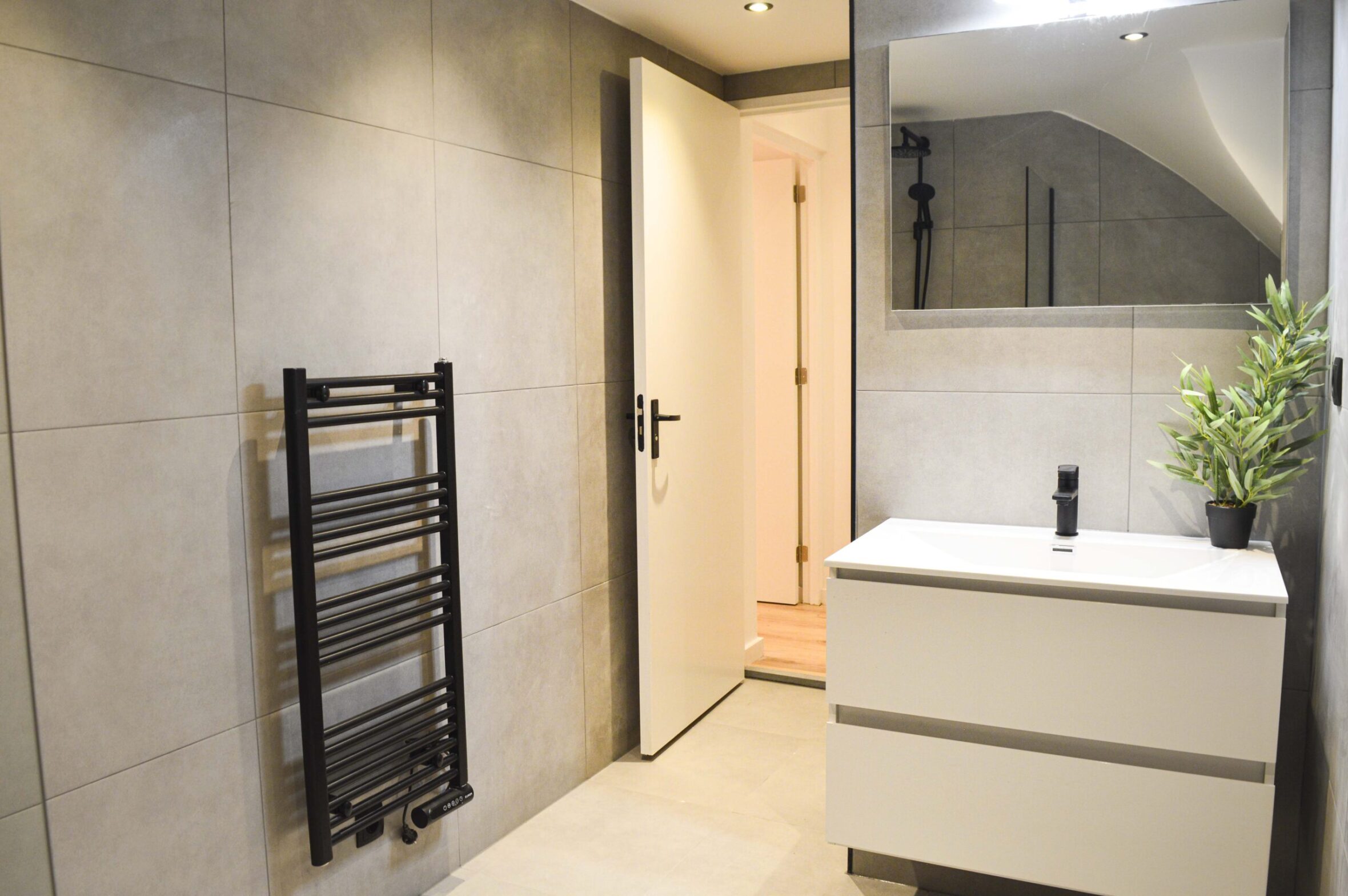 Gerenoveerde badkamer door aannemer in Alkmaar